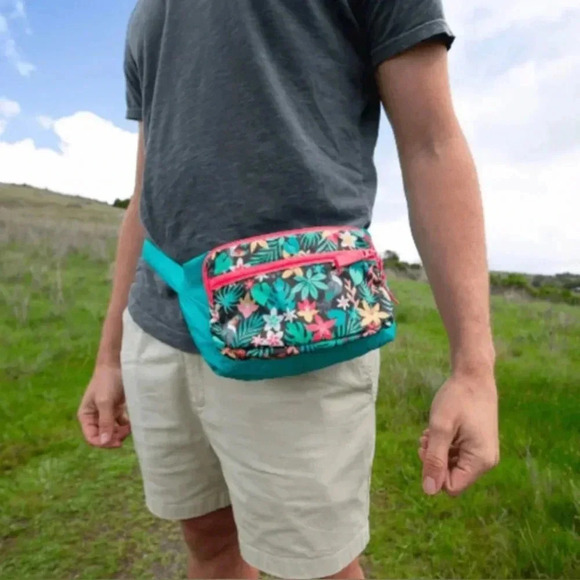 Chubbies, Men's March of the Toucans Packable Windbreaker Dark Gray Size Large - Picture 4 of 7